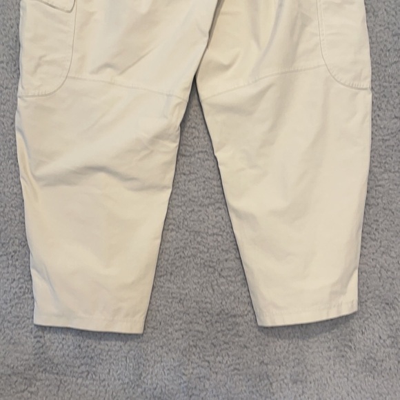 Lululemon Light Utilitech Cargo Pocket High-Rise Pant
Natural Ivory size 27 - Picture 10 of 12